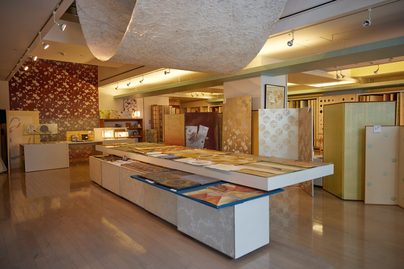 江戸からかみの伝統技法を受け継ぎ伝えるために——東京松屋の試み